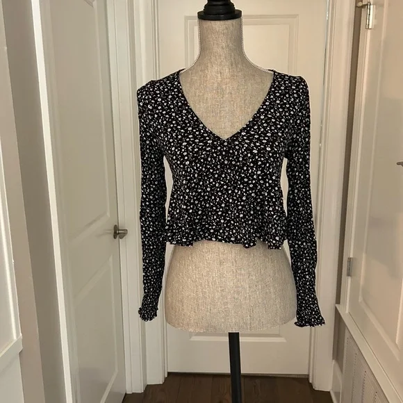 LA HEARTS Pac Sun Black & White Long Sleeve Floral Crop Top Size Small - Picture 3 of 11